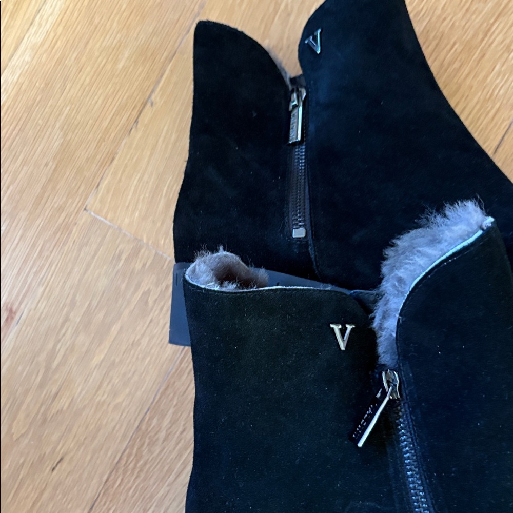 Valdini Suede Bootie. Side zipper. Will fit size 8.5. - Picture 3 of 9